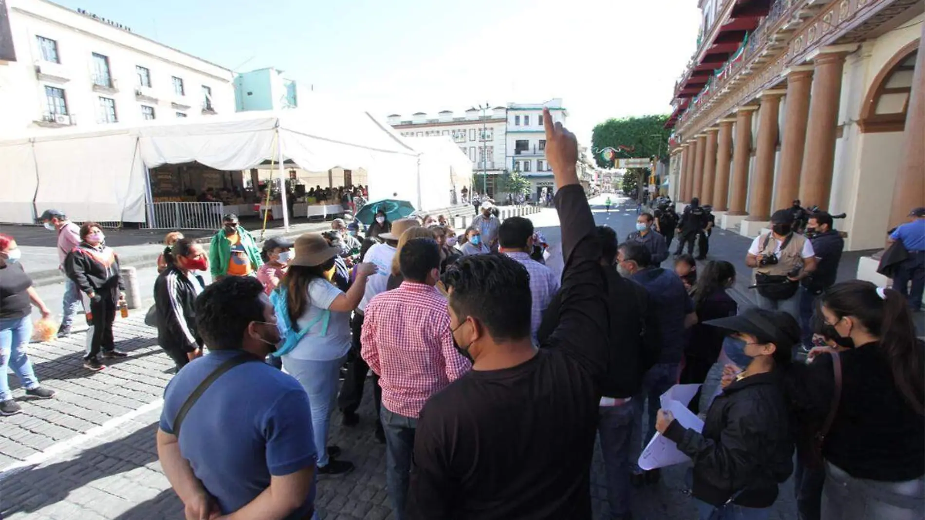 Padres de familia en protesta en centro de Xalapa